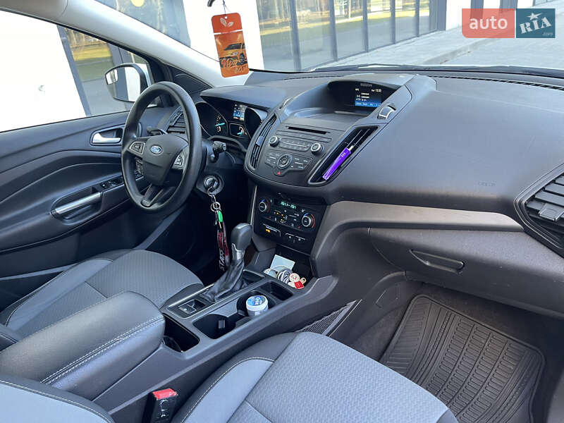 Внедорожник / Кроссовер Ford Escape 2017 в Ровно