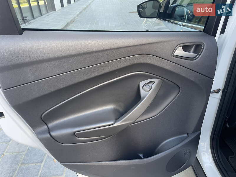 Внедорожник / Кроссовер Ford Escape 2017 в Ровно