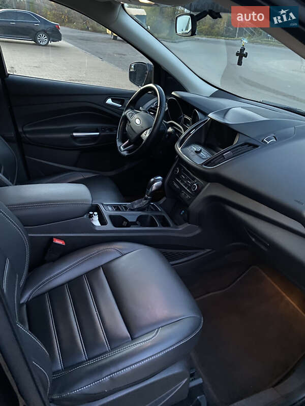 Внедорожник / Кроссовер Ford Escape 2019 в Ровно