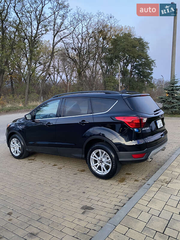 Внедорожник / Кроссовер Ford Escape 2019 в Ровно