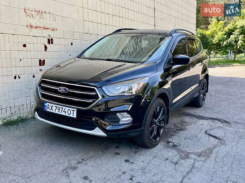 Внедорожник / Кроссовер Ford Escape 2018 в Киеве