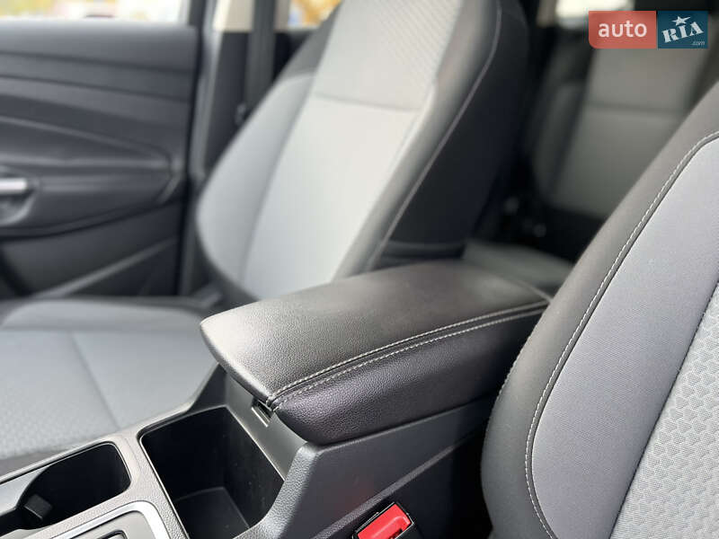 Внедорожник / Кроссовер Ford Escape 2016 в Киеве