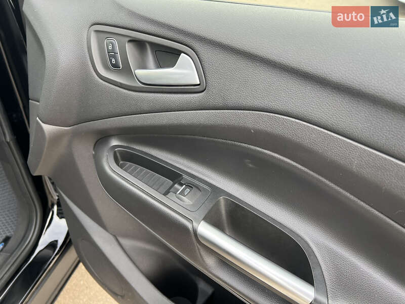 Внедорожник / Кроссовер Ford Escape 2016 в Киеве