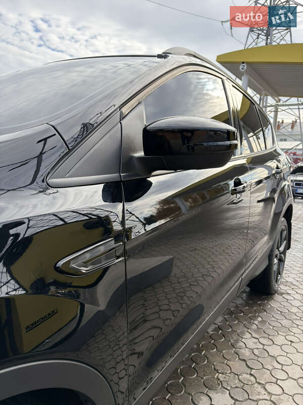 Внедорожник / Кроссовер Ford Escape 2017 в Черновцах