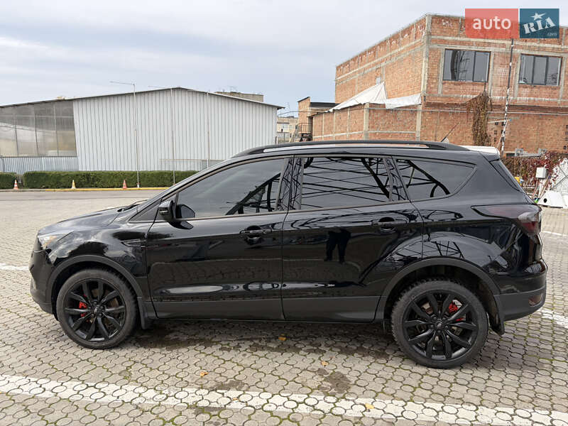 Внедорожник / Кроссовер Ford Escape 2017 в Черновцах