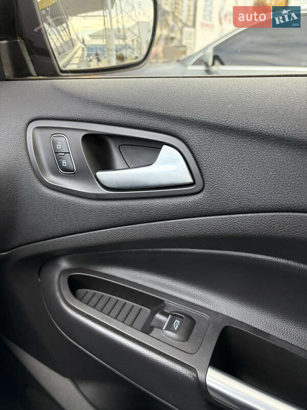 Внедорожник / Кроссовер Ford Escape 2017 в Черновцах