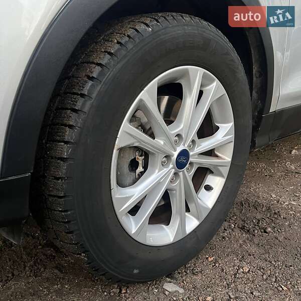 Внедорожник / Кроссовер Ford Escape 2018 в Львове