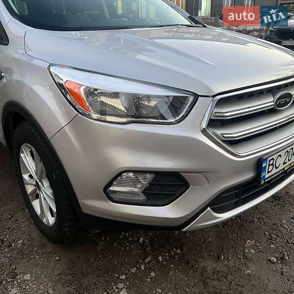 Внедорожник / Кроссовер Ford Escape 2018 в Львове
