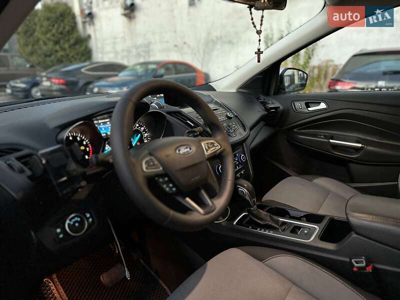 Внедорожник / Кроссовер Ford Escape 2018 в Львове