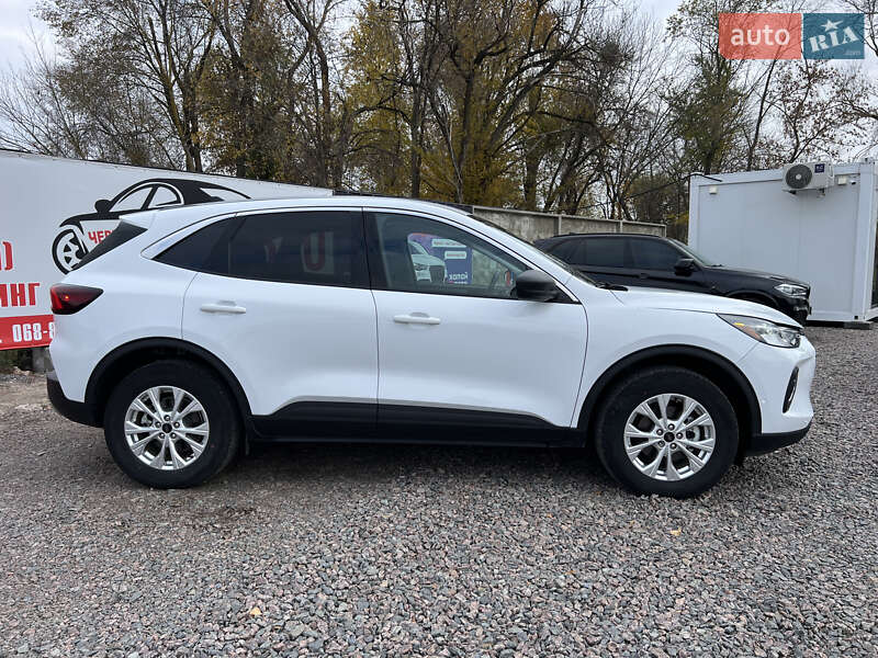Внедорожник / Кроссовер Ford Escape 2023 в Черкассах