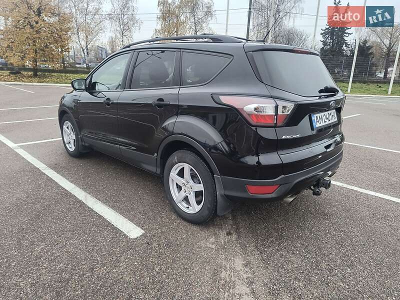 Внедорожник / Кроссовер Ford Escape 2017 в Житомире