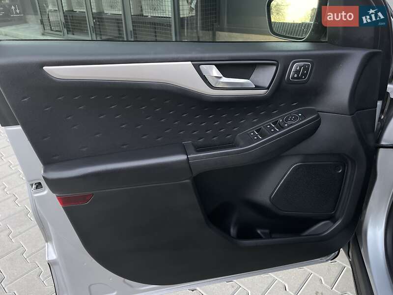 Внедорожник / Кроссовер Ford Escape 2020 в Стрые