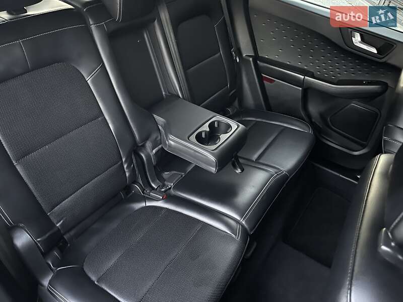 Внедорожник / Кроссовер Ford Escape 2020 в Стрые