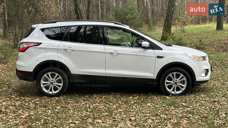 Позашляховик / Кросовер Ford Escape 2018 в Дубні