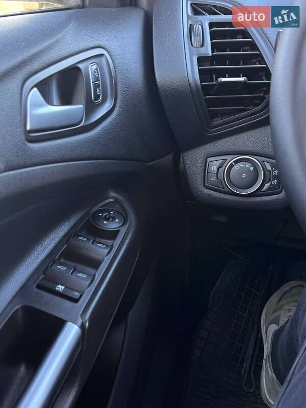 Позашляховик / Кросовер Ford Escape 2017 в Львові