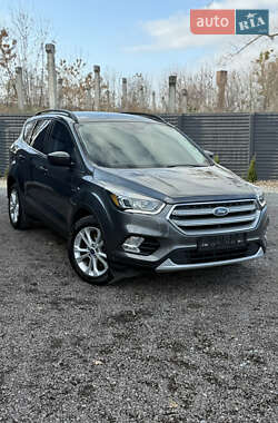 Позашляховик / Кросовер Ford Escape 2017 в Рівному