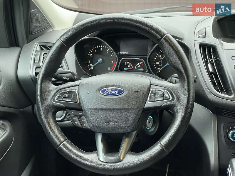 Внедорожник / Кроссовер Ford Escape 2017 в Лубнах