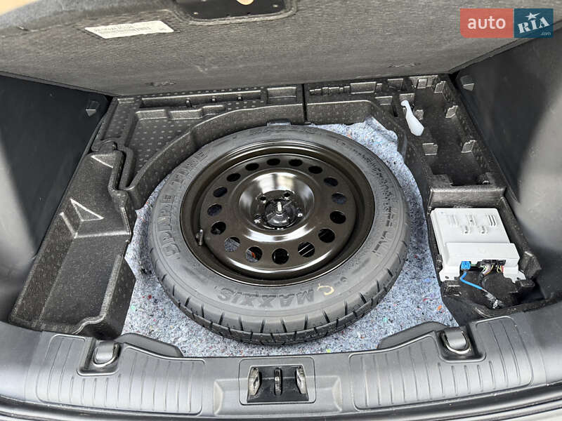 Позашляховик / Кросовер Ford Escape 2023 в Золочеві