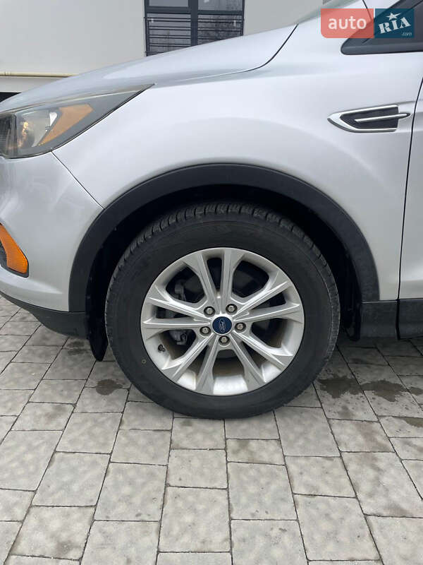 Внедорожник / Кроссовер Ford Escape 2019 в Новояворовске