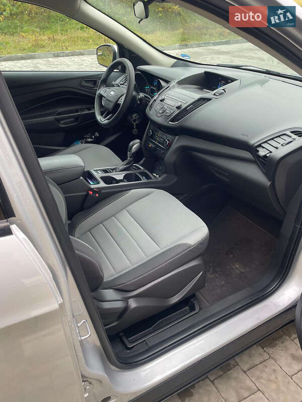 Внедорожник / Кроссовер Ford Escape 2019 в Новояворовске