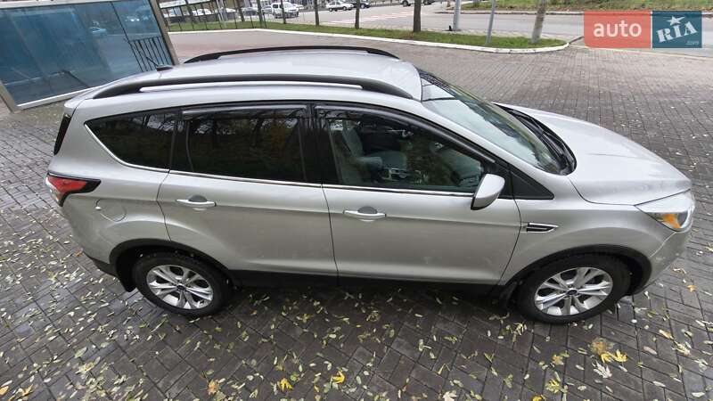 Внедорожник / Кроссовер Ford Escape 2017 в Киеве