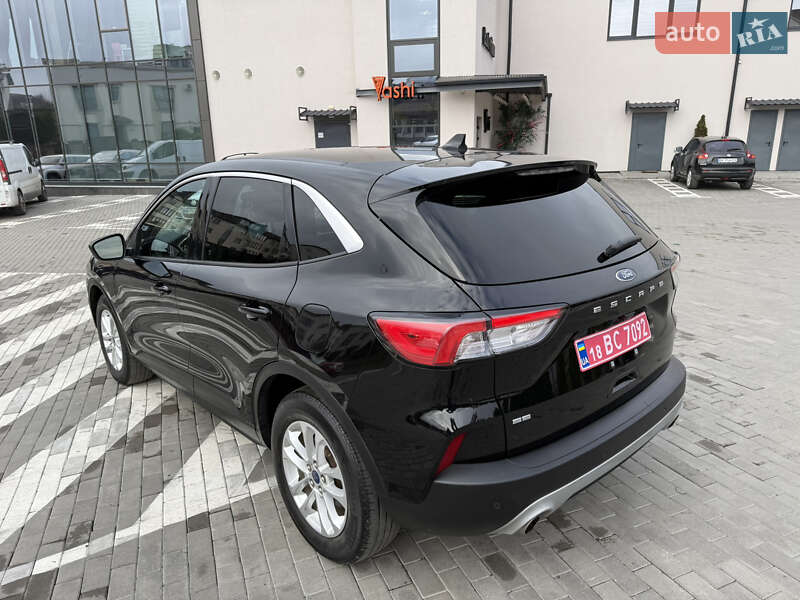 Позашляховик / Кросовер Ford Escape 2021 в Рівному