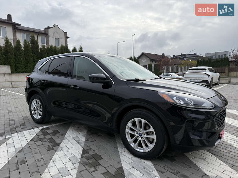 Позашляховик / Кросовер Ford Escape 2021 в Рівному