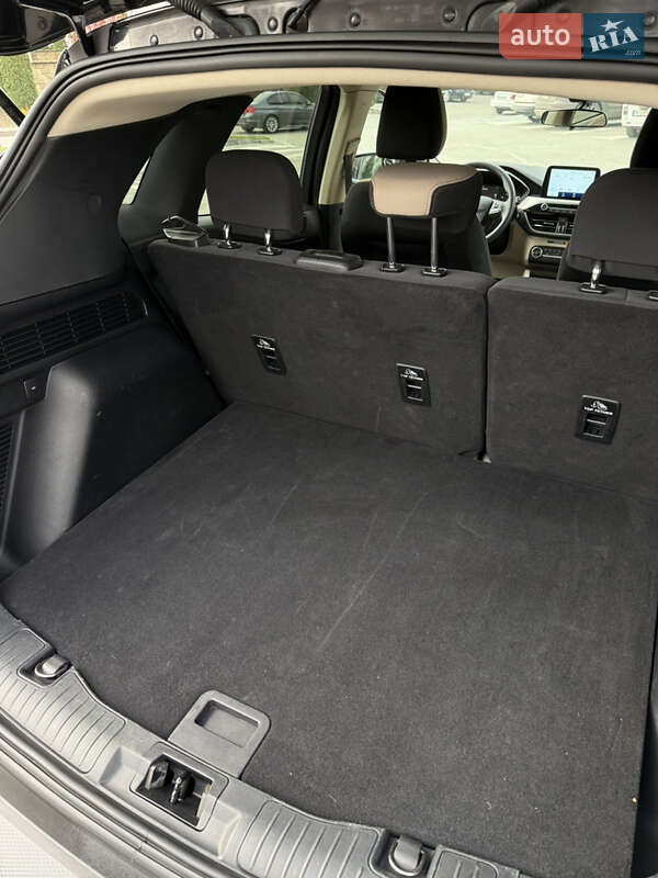 Позашляховик / Кросовер Ford Escape 2021 в Рівному