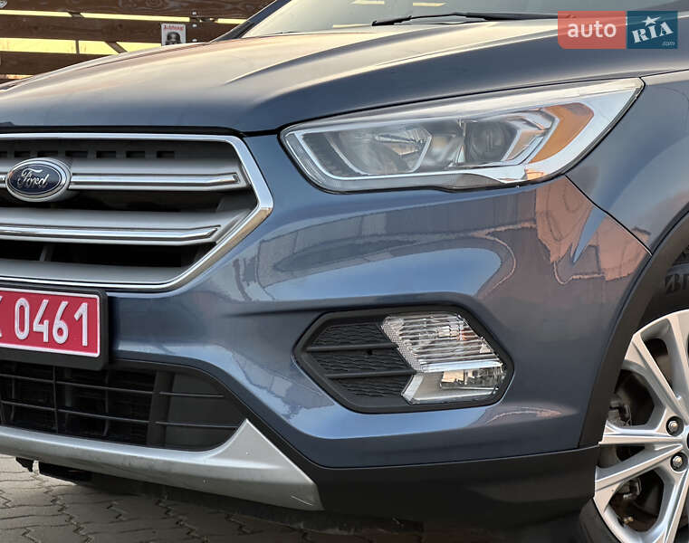 Позашляховик / Кросовер Ford Escape 2017 в Стрию