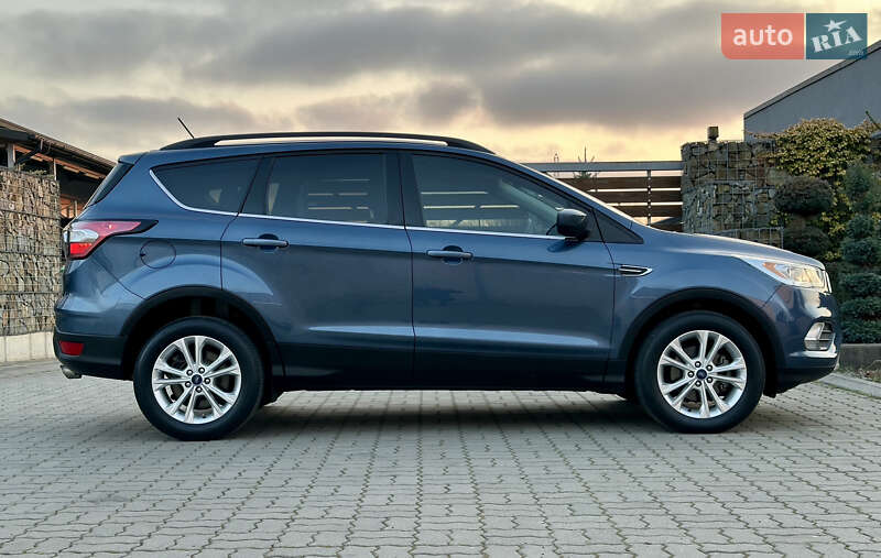 Позашляховик / Кросовер Ford Escape 2017 в Стрию