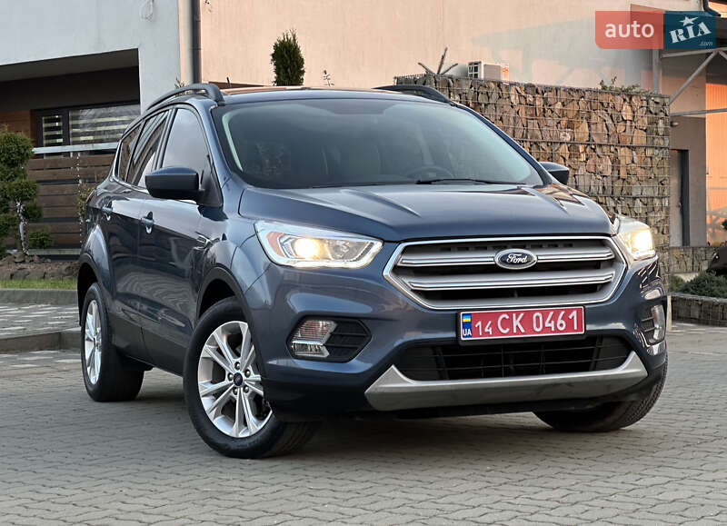 Позашляховик / Кросовер Ford Escape 2017 в Стрию