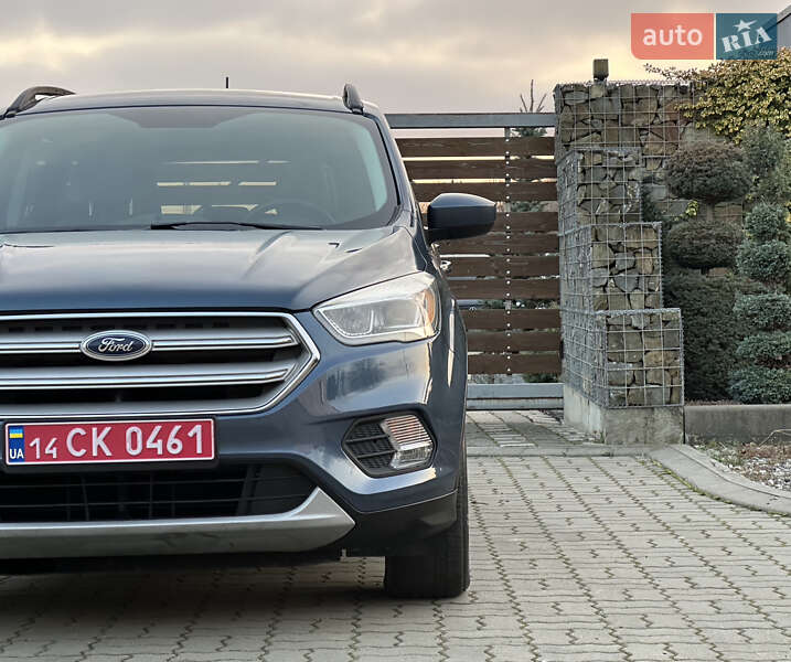 Позашляховик / Кросовер Ford Escape 2017 в Стрию
