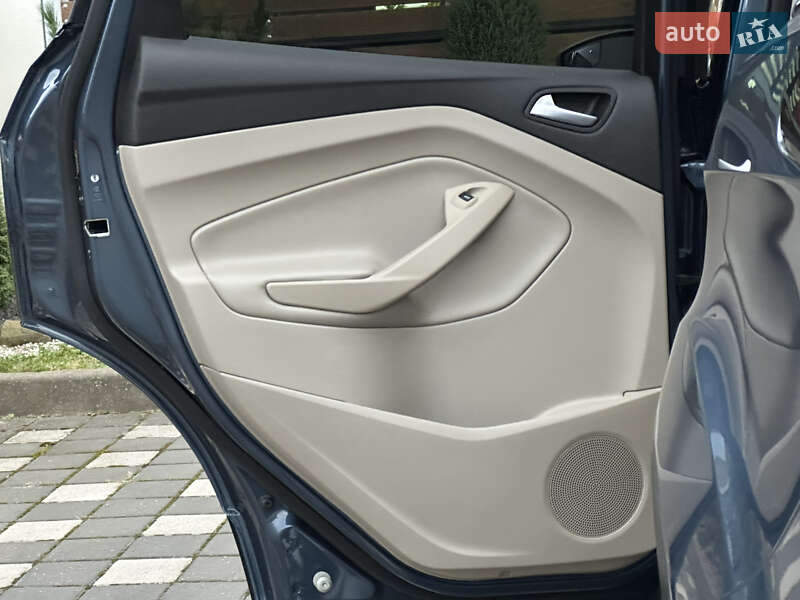 Позашляховик / Кросовер Ford Escape 2017 в Стрию