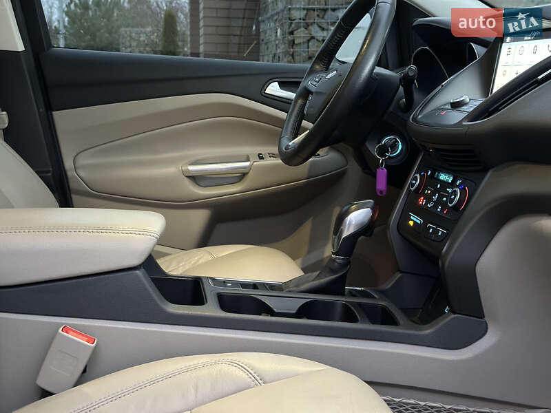 Позашляховик / Кросовер Ford Escape 2017 в Стрию