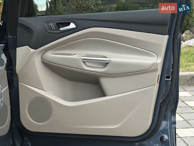 Позашляховик / Кросовер Ford Escape 2017 в Стрию