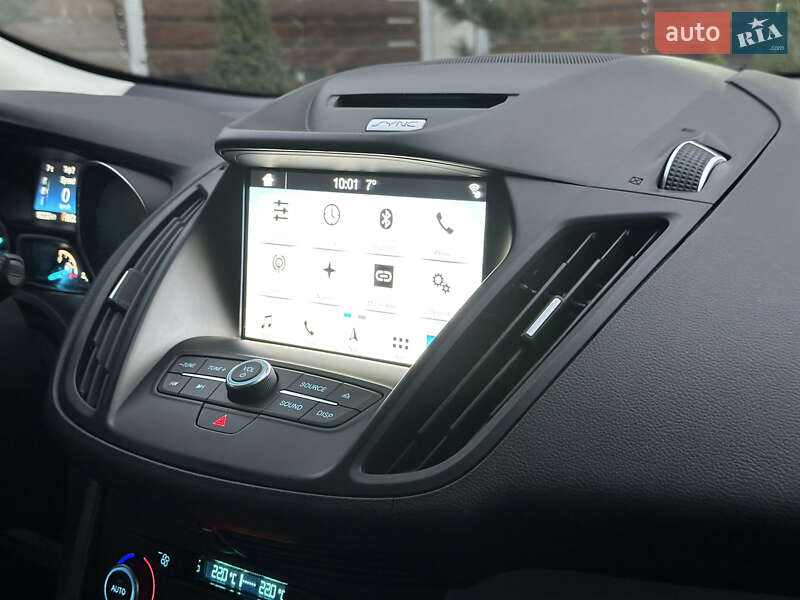 Позашляховик / Кросовер Ford Escape 2017 в Стрию