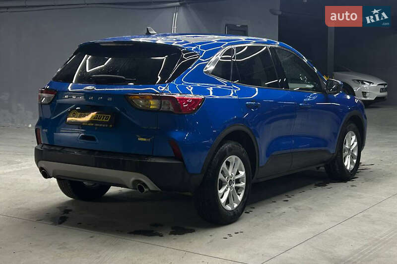 Позашляховик / Кросовер Ford Escape 2020 в Чернівцях