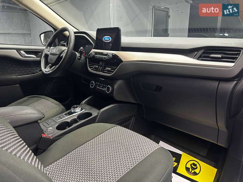 Позашляховик / Кросовер Ford Escape 2020 в Чернівцях