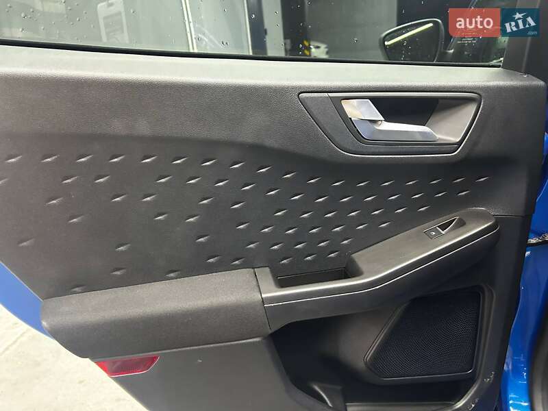 Позашляховик / Кросовер Ford Escape 2020 в Чернівцях