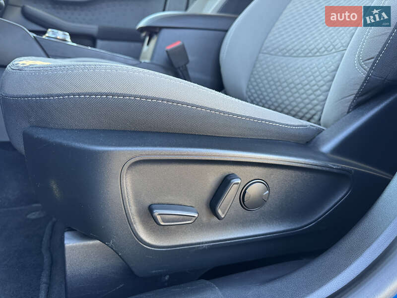 Позашляховик / Кросовер Ford Escape 2019 в Стрию