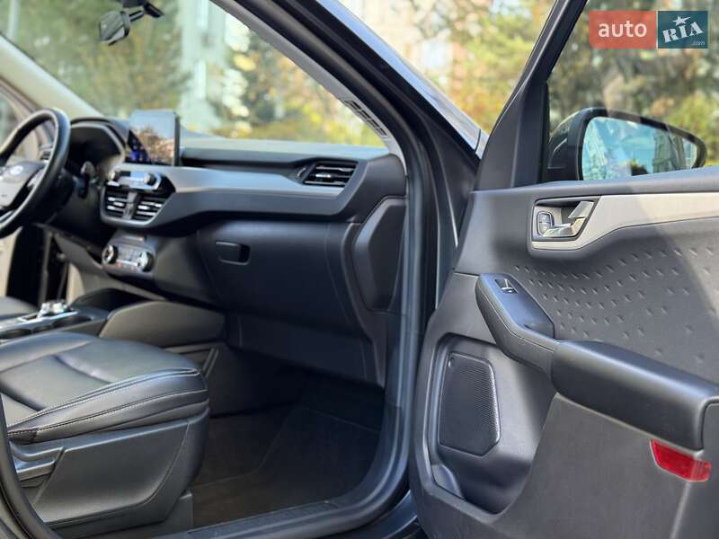 Внедорожник / Кроссовер Ford Escape 2019 в Ивано-Франковске