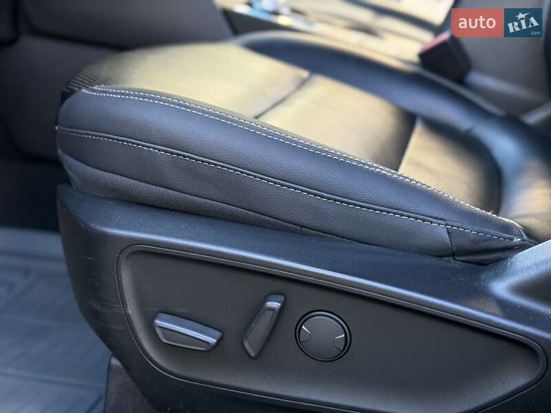 Внедорожник / Кроссовер Ford Escape 2019 в Ивано-Франковске