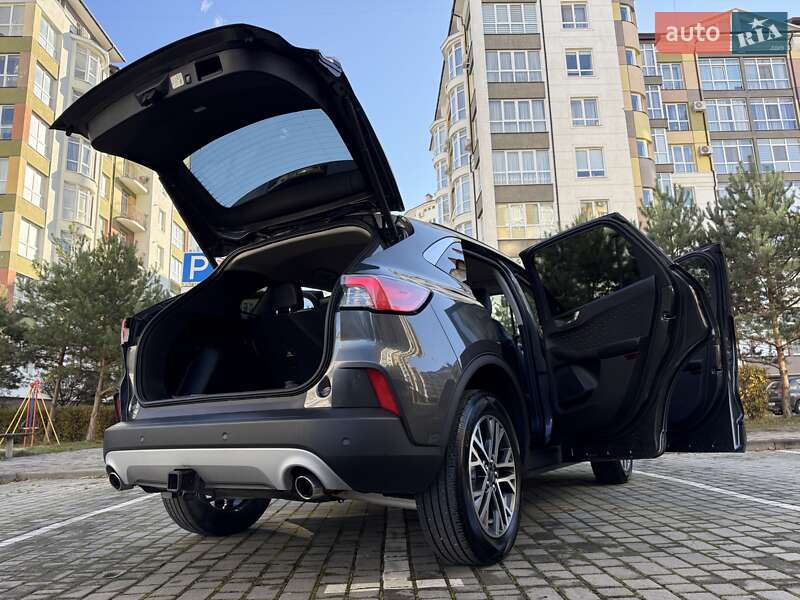 Внедорожник / Кроссовер Ford Escape 2019 в Ивано-Франковске