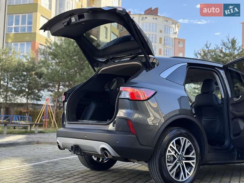 Внедорожник / Кроссовер Ford Escape 2019 в Ивано-Франковске