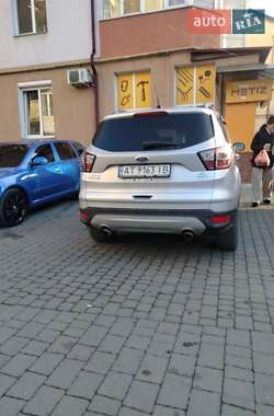 Внедорожник / Кроссовер Ford Escape 2018 в Ивано-Франковске