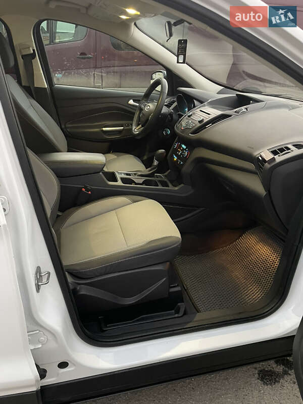 Позашляховик / Кросовер Ford Escape 2017 в Чернівцях фото 18 Позашляховик / Кросовер Ford Escape 2017 в Чернівцях