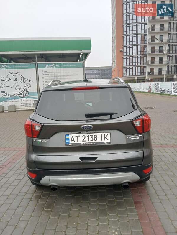 Позашляховик / Кросовер Ford Escape 2019 в Івано-Франківську