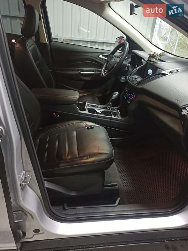 Внедорожник / Кроссовер Ford Escape 2017 в Виннице