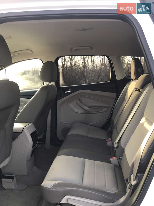 Внедорожник / Кроссовер Ford Escape 2013 в Окнах