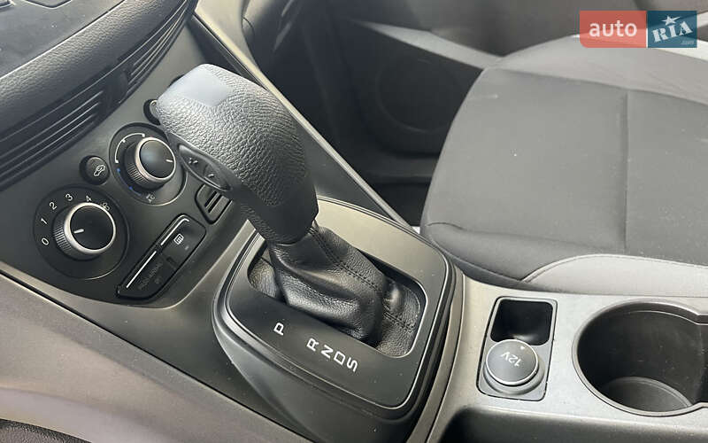 Внедорожник / Кроссовер Ford Escape 2014 в Стрые